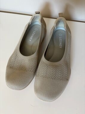 Lediney Women's Knit Slip-On Flats in Beige size 7